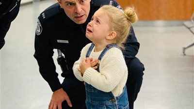 طفلة تذهب الى قسم الشرطة
