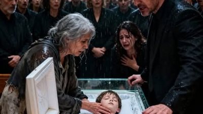 امرأةٌ بلا مأوى تقتحم جنازةَ ابنِ زعيمٍ نافذ… وتكشف خيانةً كادت أن تدفنه حيًّا
